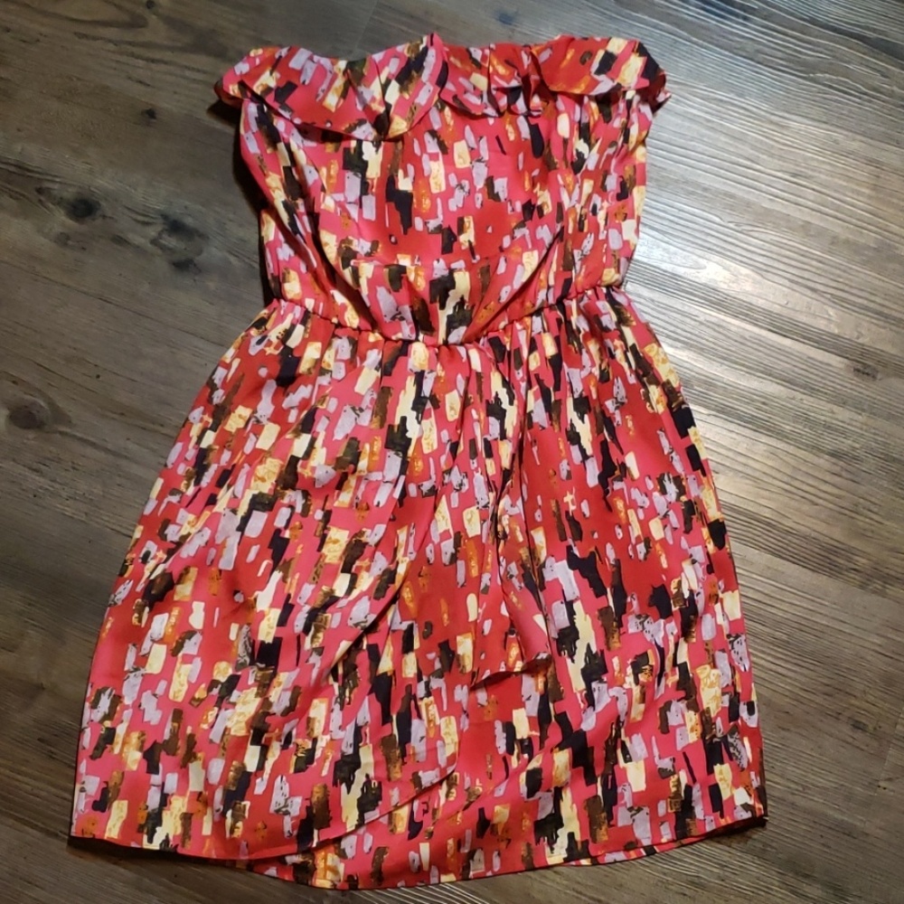 Strapless mini dress with elastic waist